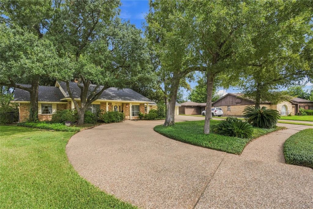 203 Ballantrae Lane, Houston