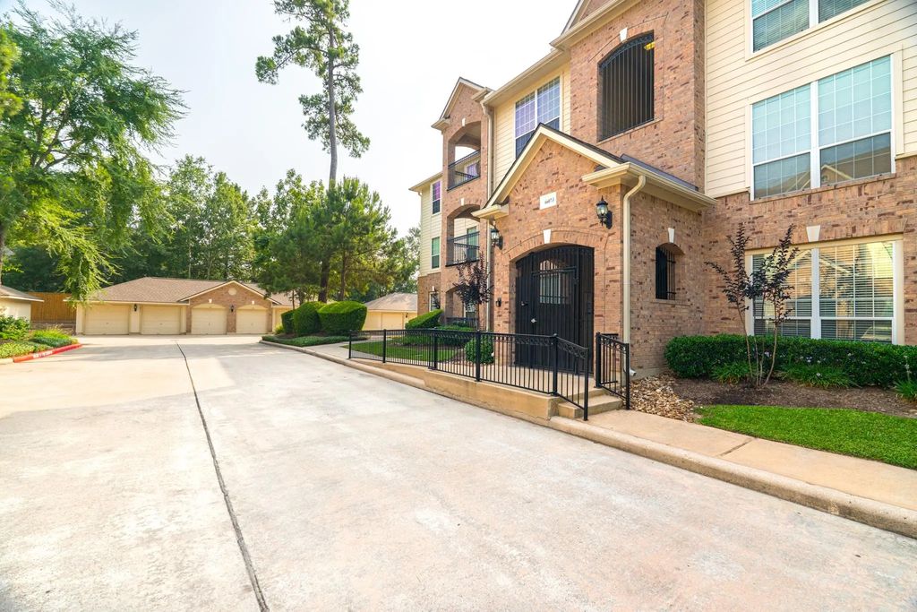6607 Lake Woodlands Drive 312, The Woodlands