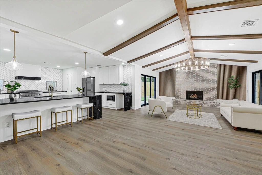 10718 Holly Springs Drive, Houston