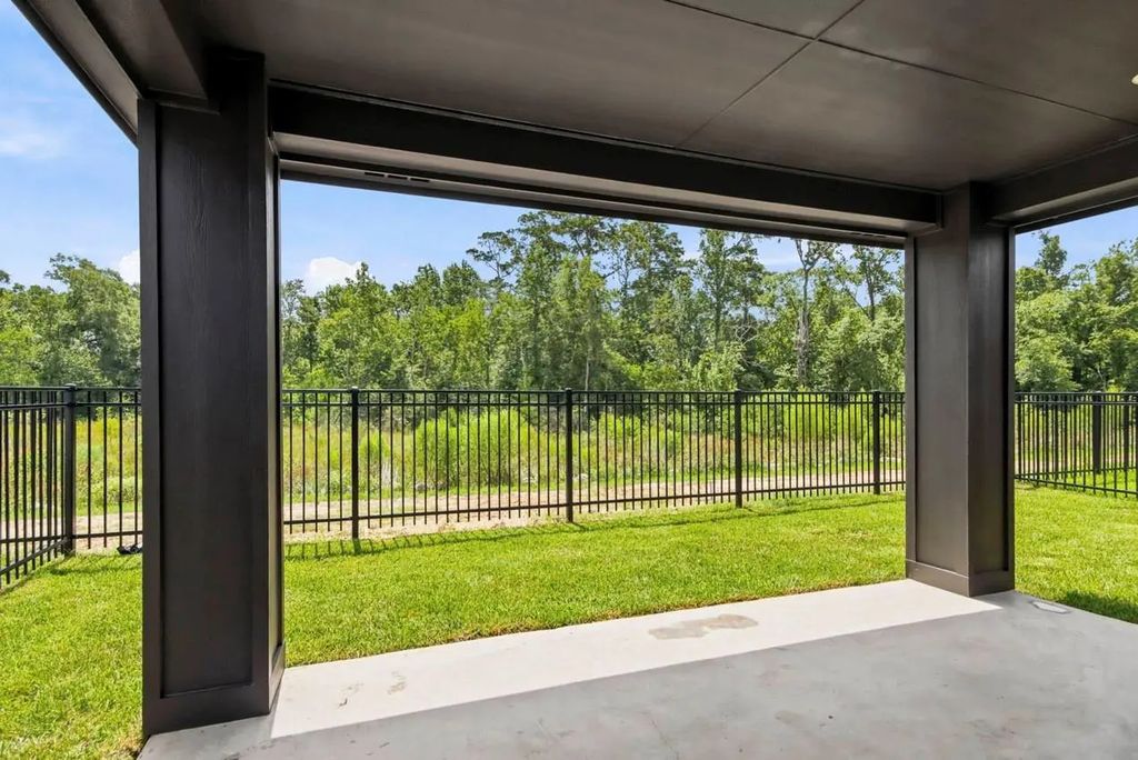251 Navasota Narrows Court, Conroe