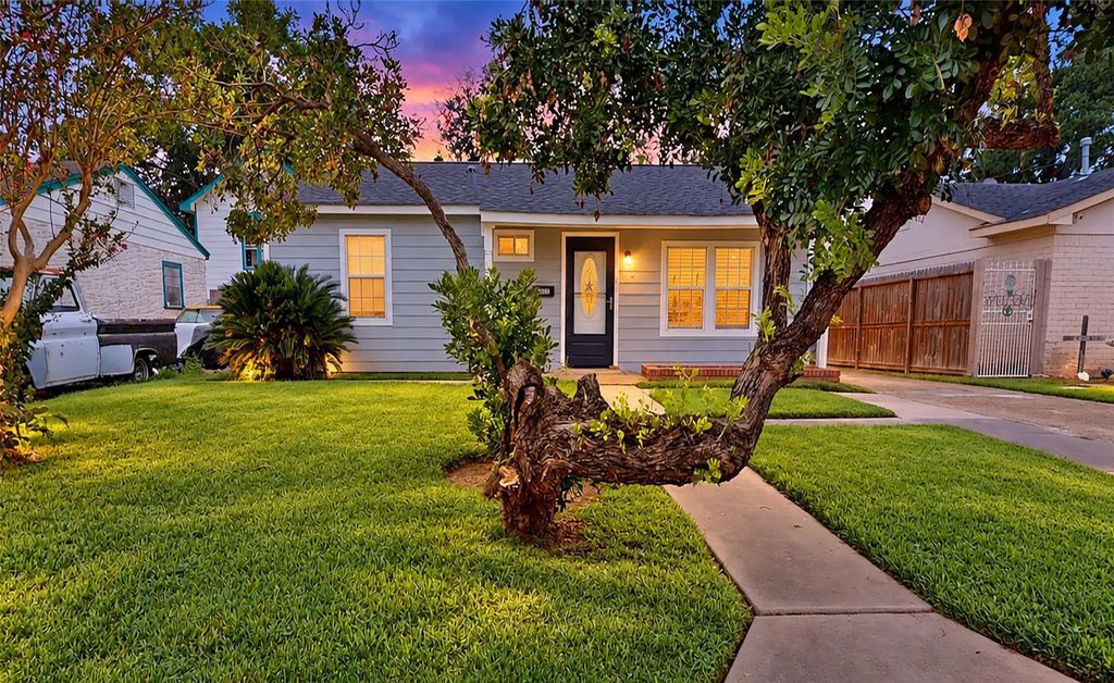 607 W Park Street, Sugar Land