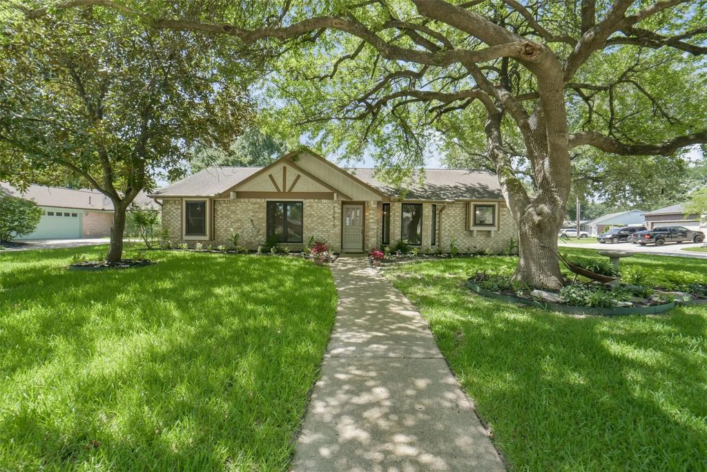 13615 Pepper Knoll Drive, Houston