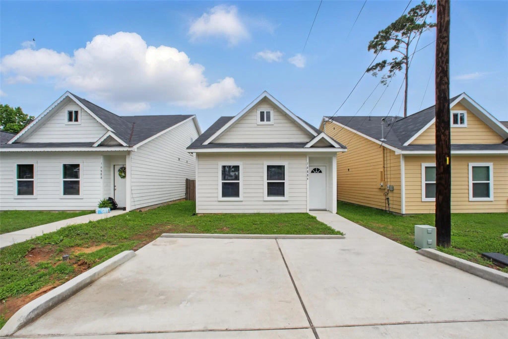 16884 Kempwood, Montgomery