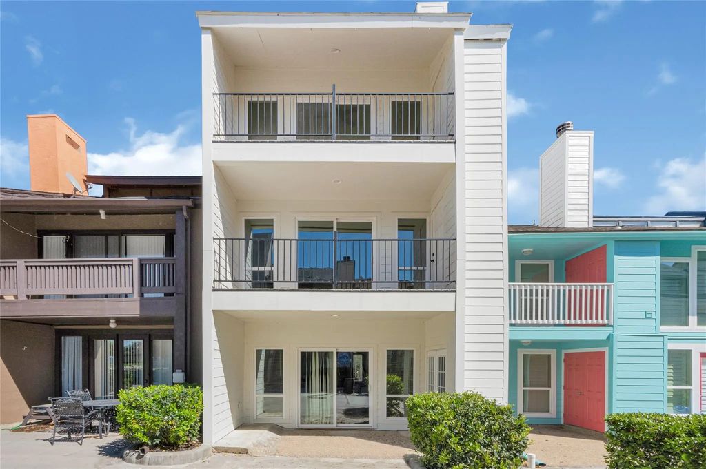 2022 Lakewood Court, Willis