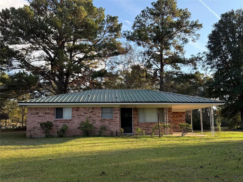 3301 County Road 2570, Woodville