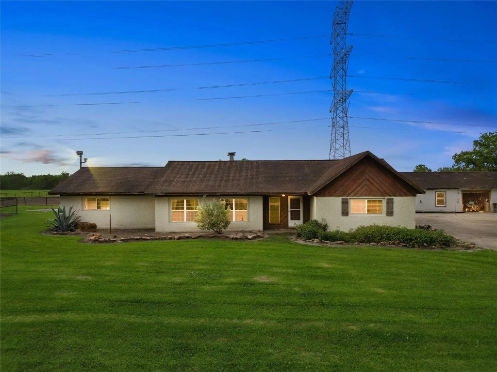 1816 County Road 936b, Alvin