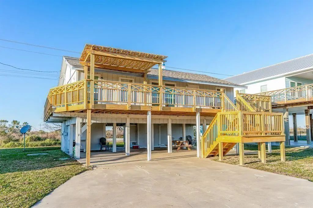 3619 Barracuda, Crystal Beach