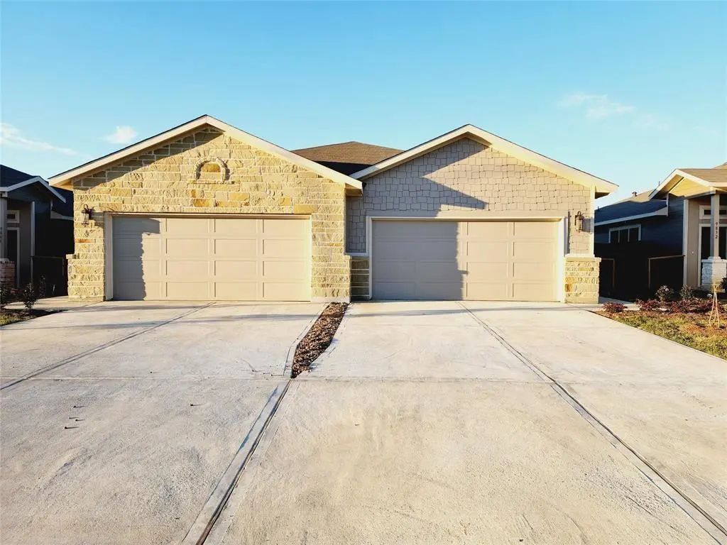 9840 Grosbeak Lane, Magnolia