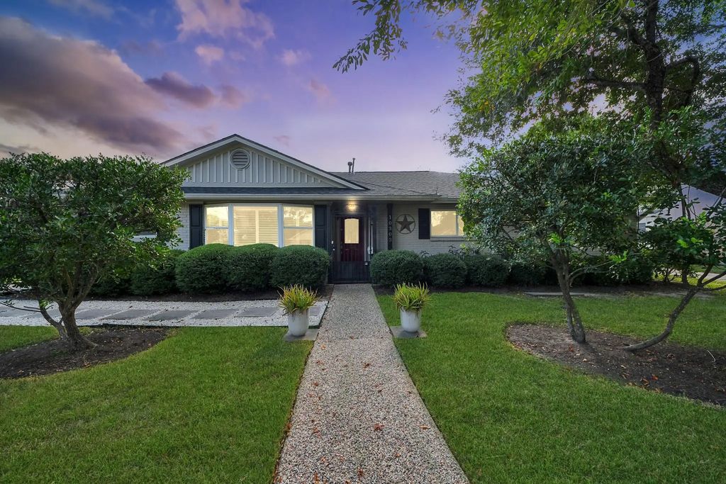 10303 Greenwillow Street, Houston