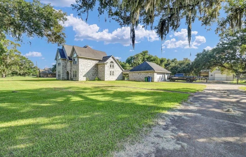 1314 Remington Court, Angleton
