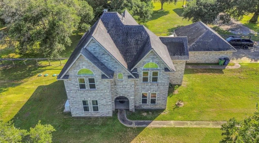 1314 Remington Court, Angleton