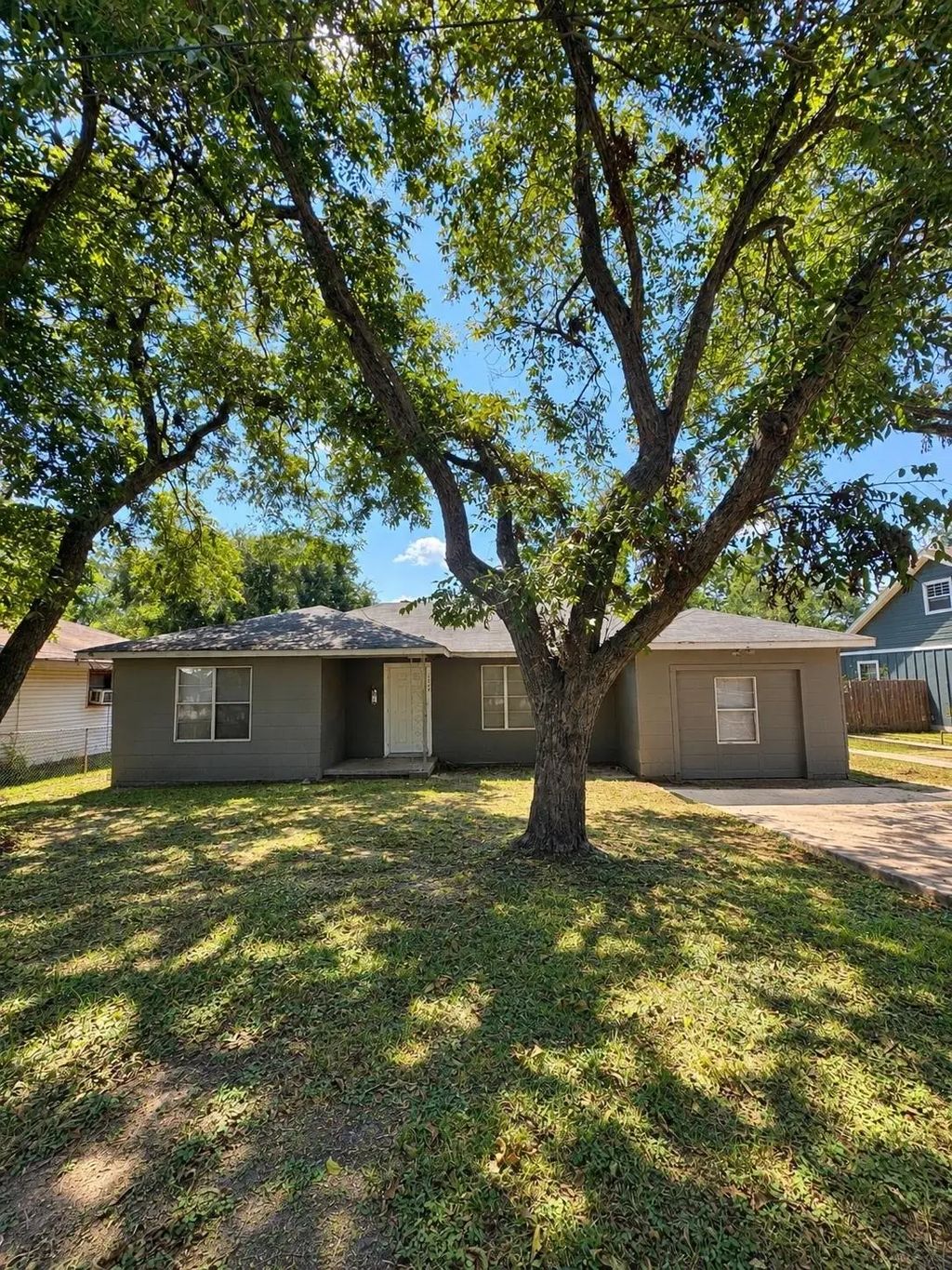 1006 Barnhill, Brenham