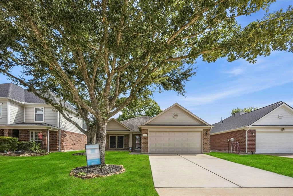 21922 Golden Cedar Drive, Cypress