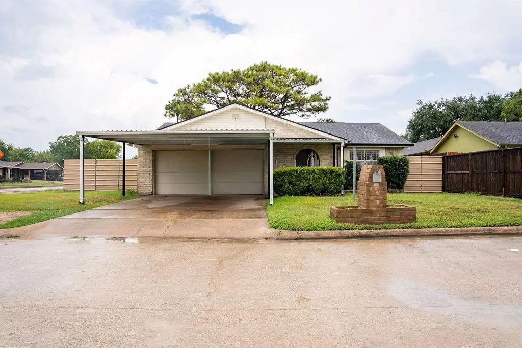 12130 Glenhollow Drive, Houston