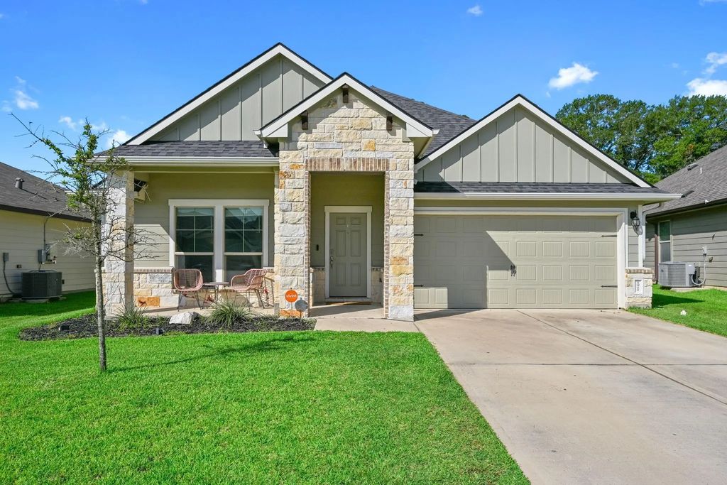 1917 Thorndyke Lane, Bryan
