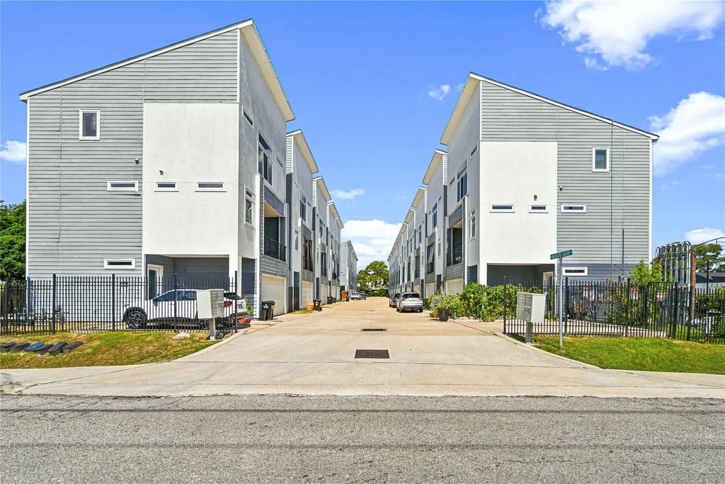4702 Independence Heights Lane, Houston