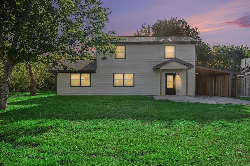 1021 27th Street, Dickinson