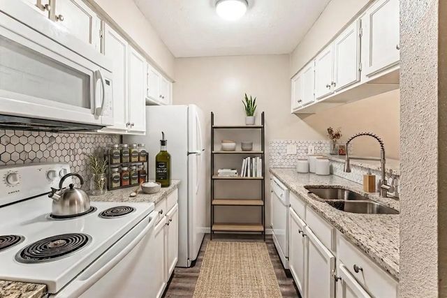7313 Gulf Freeway 403, Houston