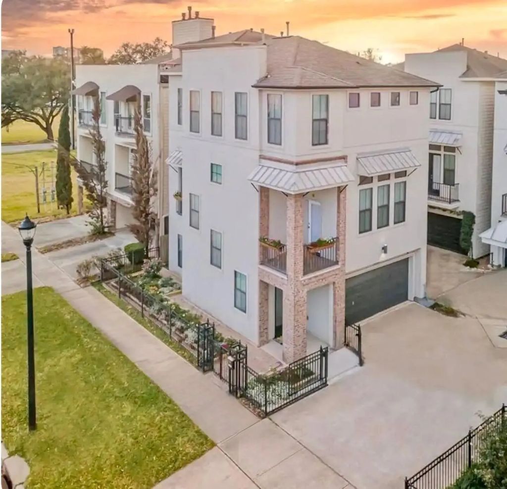3610 Chenevert Street, Houston