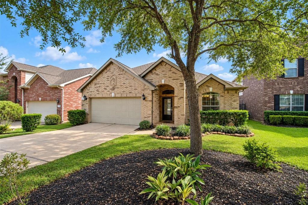 42 Black Swan Court, Magnolia
