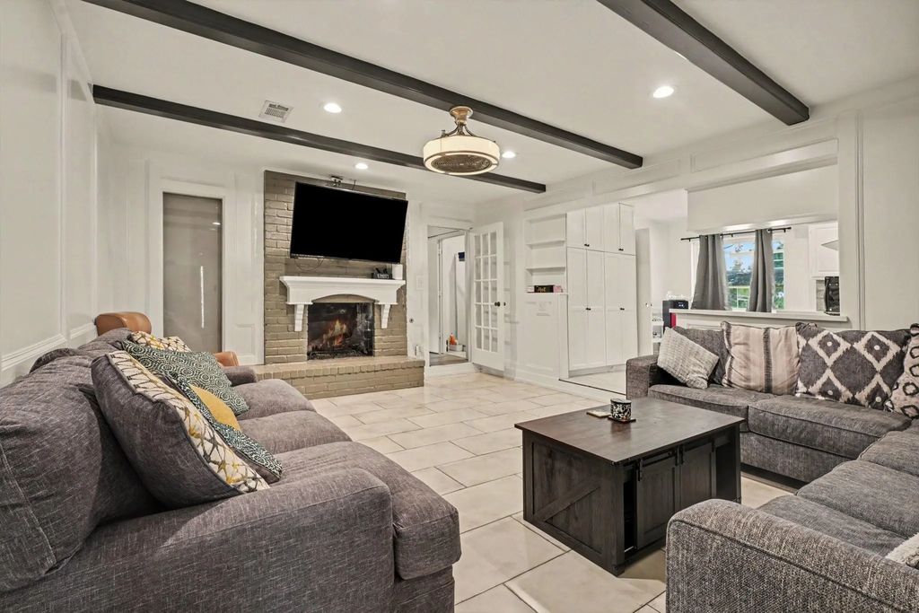 8319 Crestwood Drive, Texas City