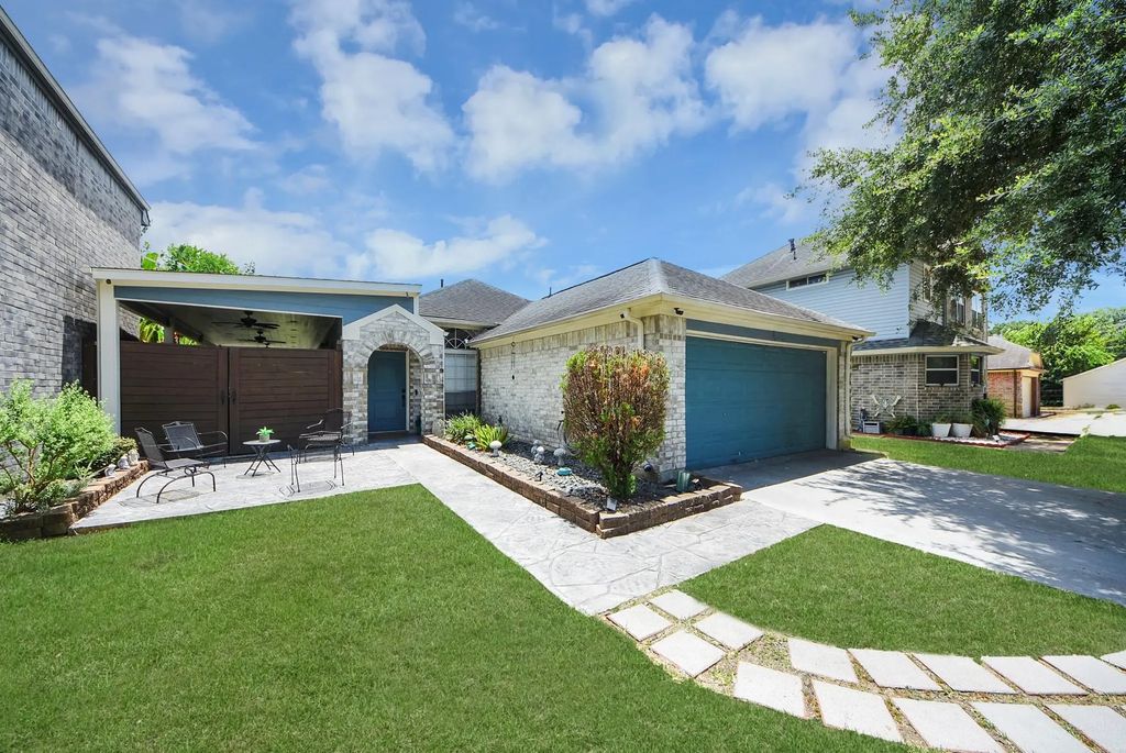 4246 Tiny Hur Drive, Pasadena