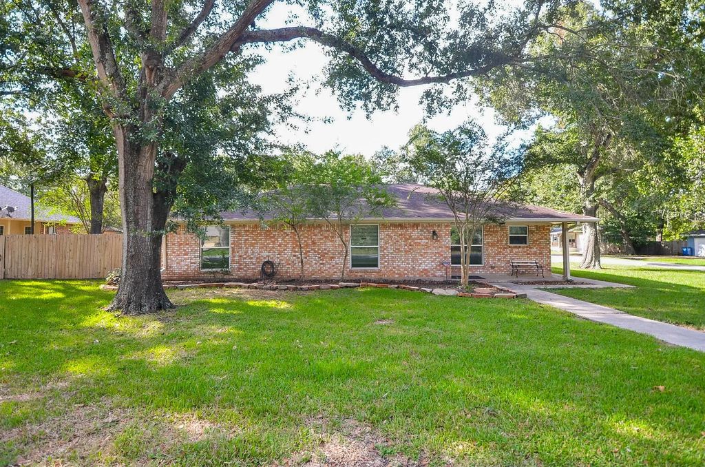 2615 Brazeal Street, Waller