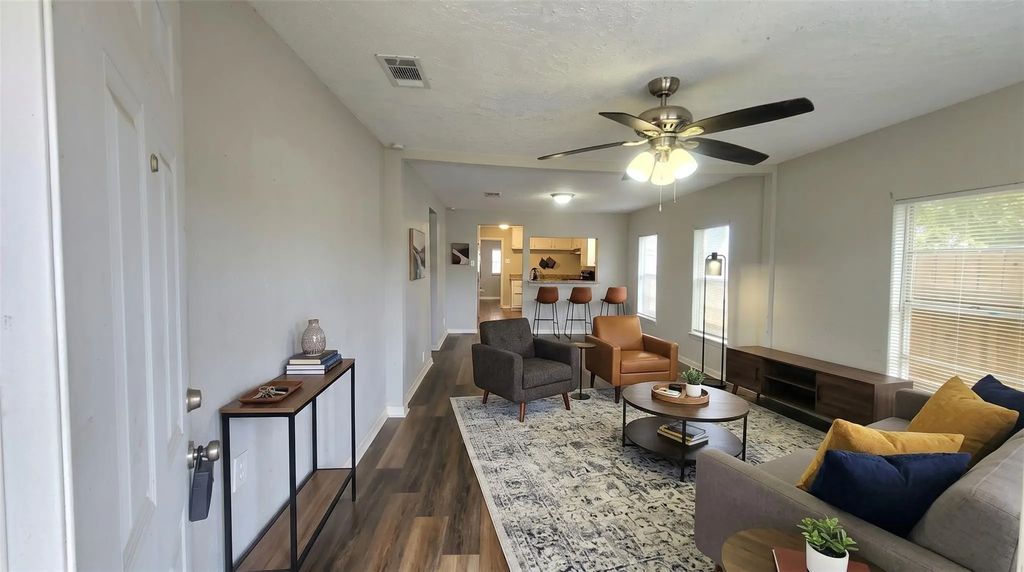 419 N Parrish Street, Angleton