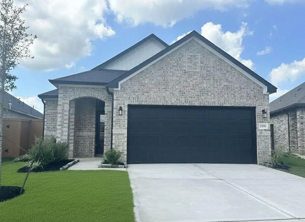 2810 Rockwood Drive, Iowa Colony