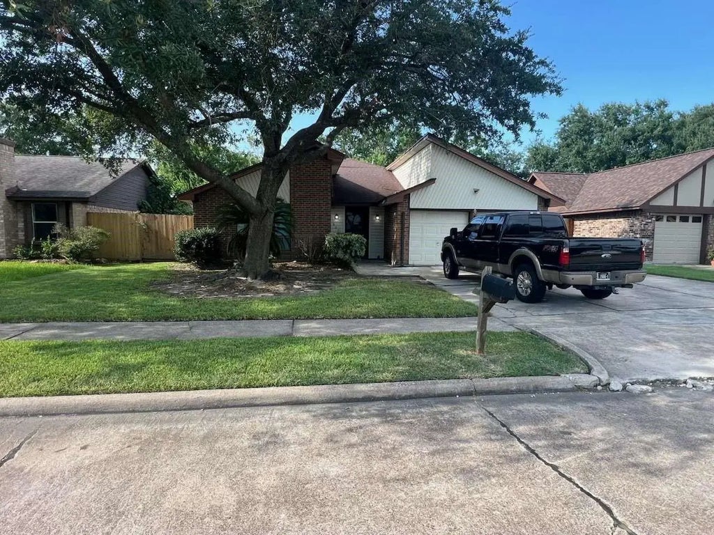 602 Briarclift Lane, Baytown