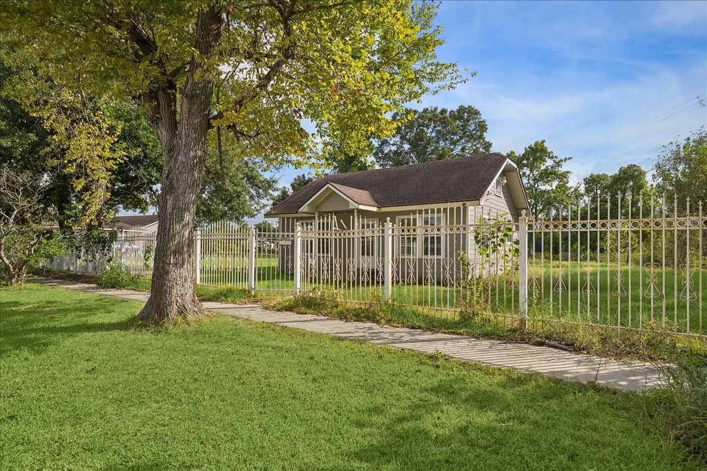 7912 Brays Street, Houston