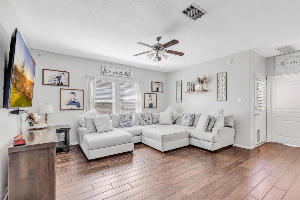 315 Ginseng Lane, Crosby