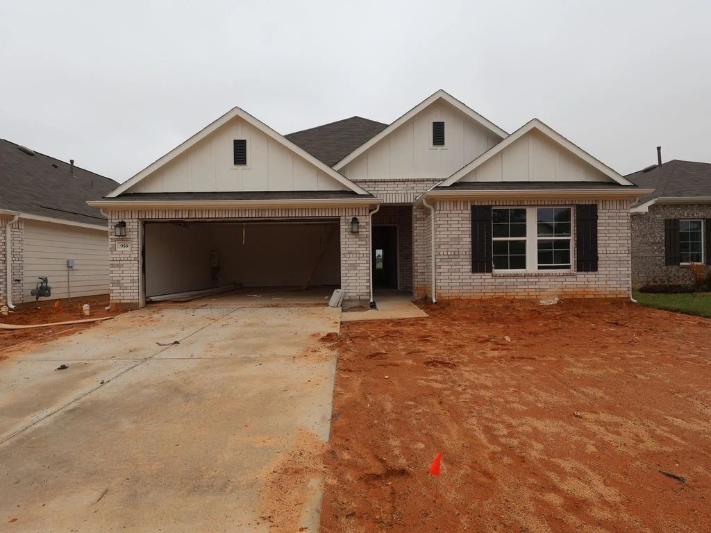 958 Garden Path Drive, Willis