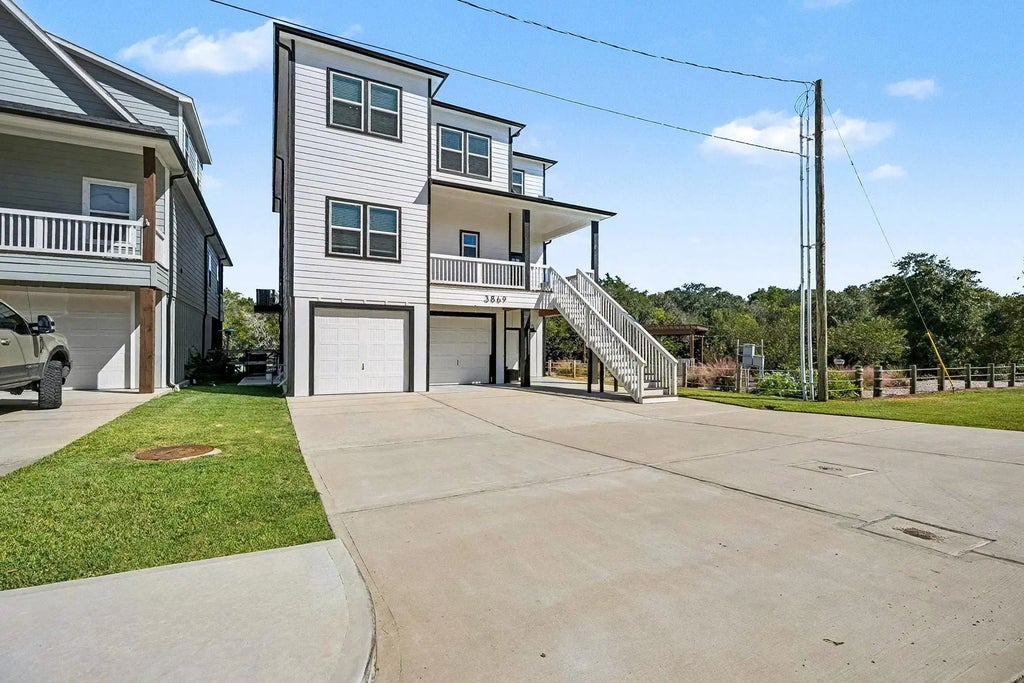 3869 Water Street, Dickinson