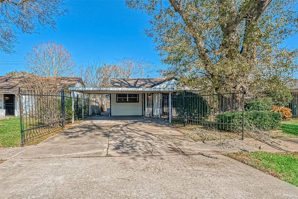 4905 Brinkley Street, Houston