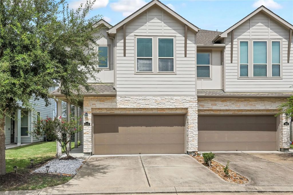 219 Club Crest Lane, Houston