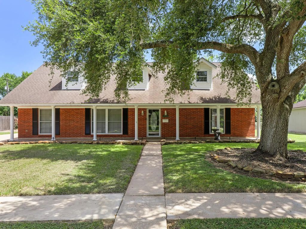 2025 Tupper Lake Lane, Bay City