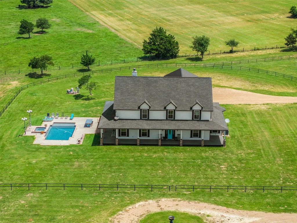 1725 Stokes Rd, New Ulm