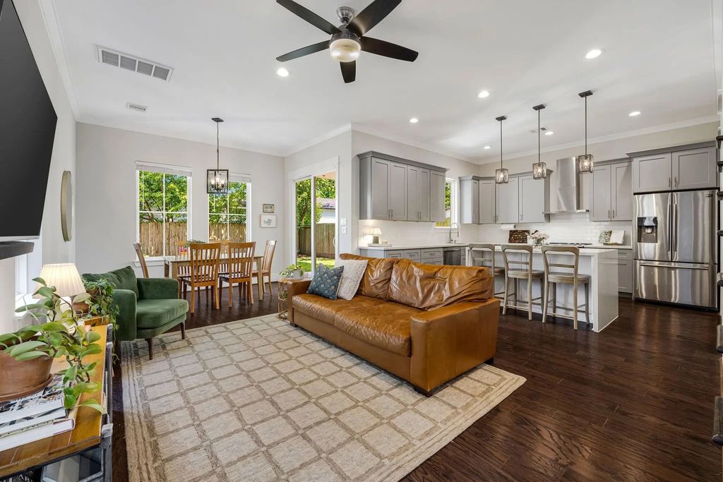 803 E 32nd 1/2 Street, Houston