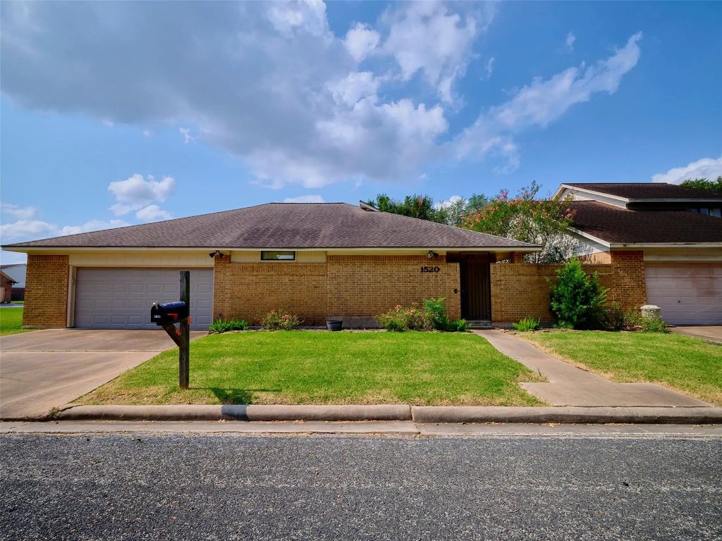 1520 Crestmont Street, Wharton