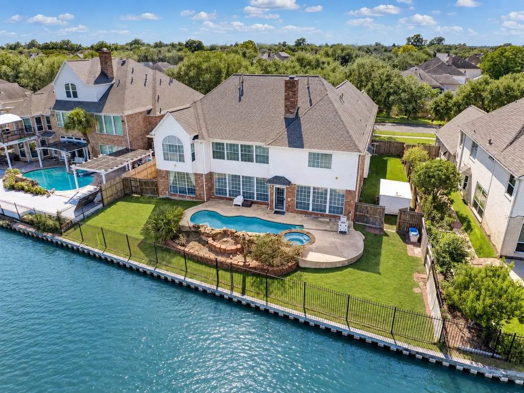 1907 Waterside Drive, Missouri City