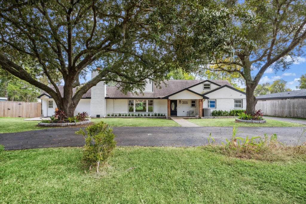 205 W Bayou Drive, Dickinson