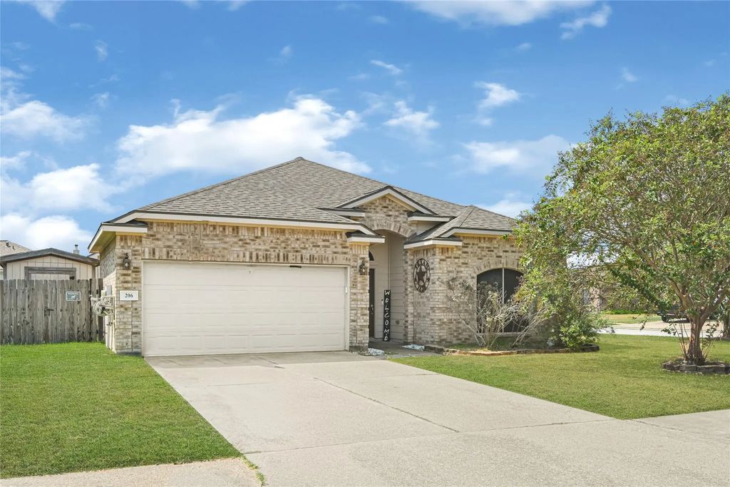 206 Range Lane, Baytown