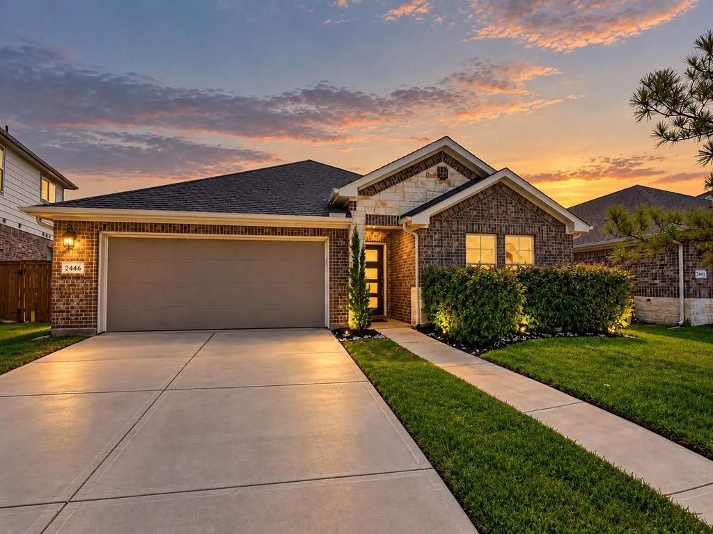 2446 Bear Creek Drive, Rosharon