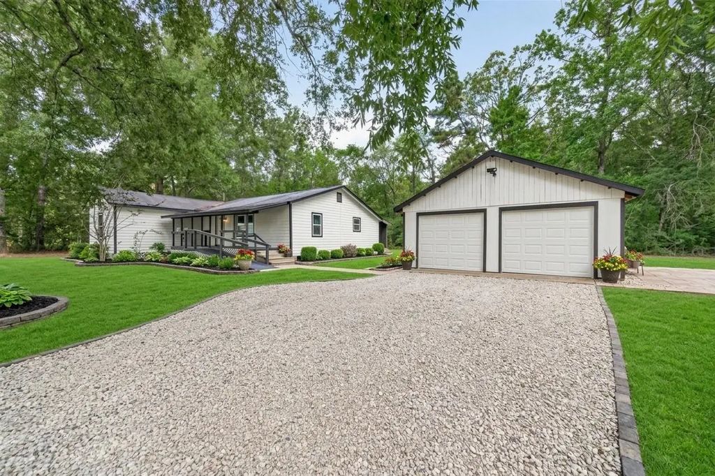 17073 Oak Grove Ln, New Caney