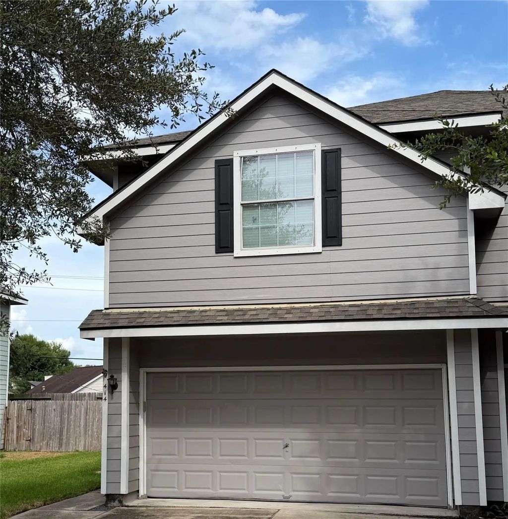 414 Folk Crest Lane, Dickinson