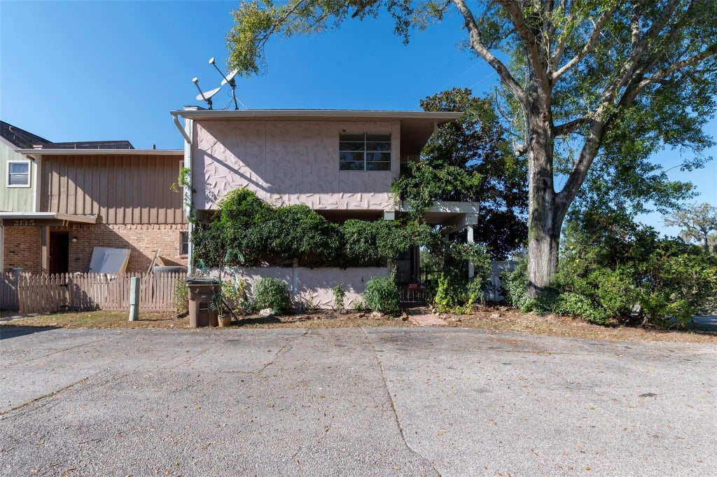 2137 Casa Rio Circle, Dickinson