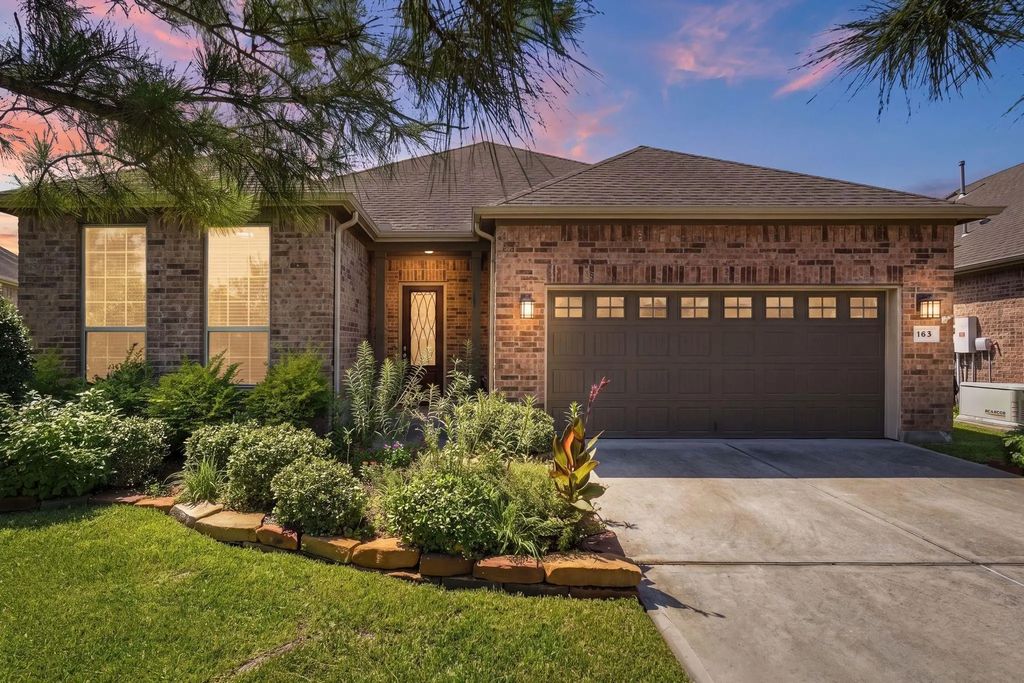 163 Chestnut Bay, Spring
