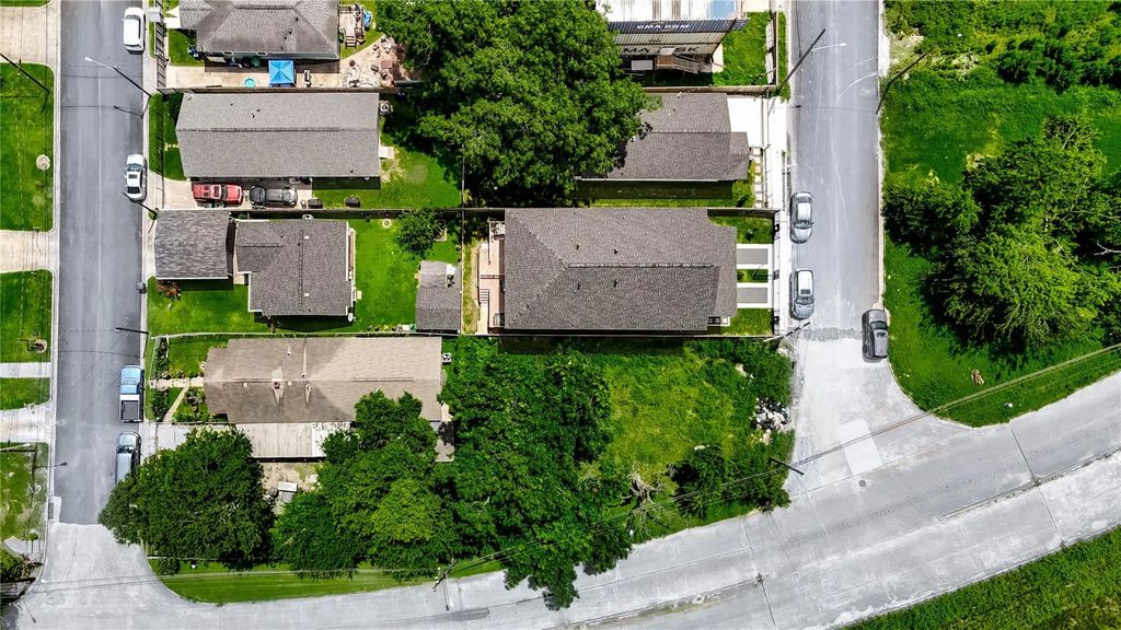E 35th Street, Houston