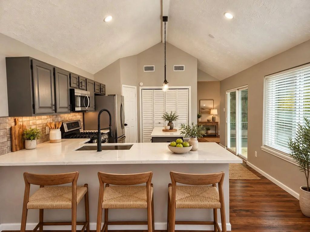 2118 Creston Drive, Spring